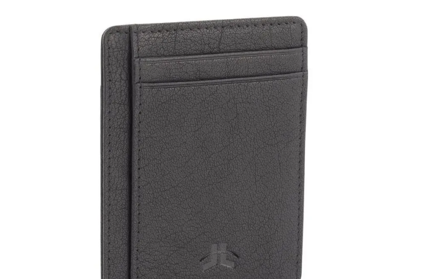 Everyday Carry Essentials: Why Credit Card Wallets for Men Stand Out