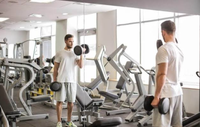 Gym Mirrors How to Choose the Right Size Style and Placement